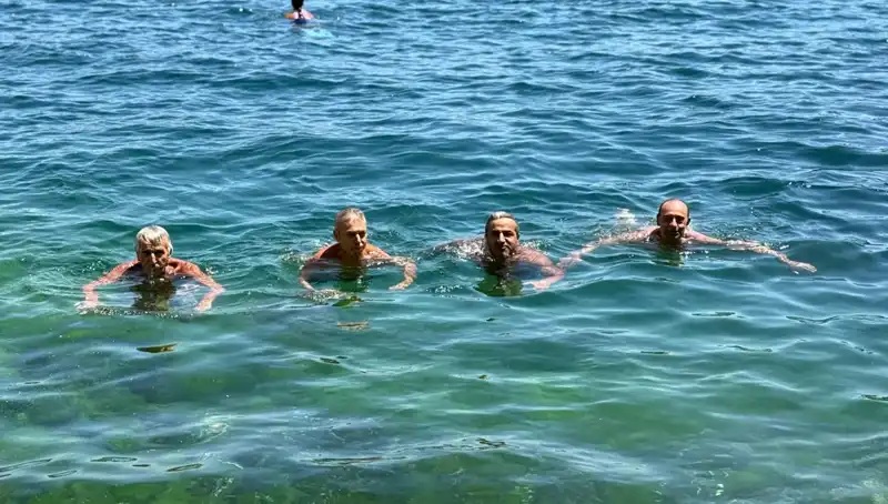 Sıcak Havalarda Plajlar Dolup Taşarken: Termometreler 36 Dereceyi Gösterdi
