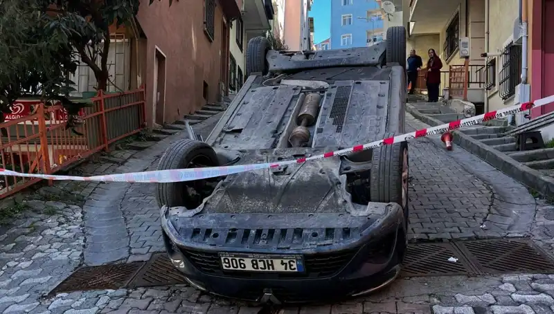 El Freni Çekilmeyen Araç Dehşet Saçtı: Takla Attı, Araçta Bulunanlar Şokta!