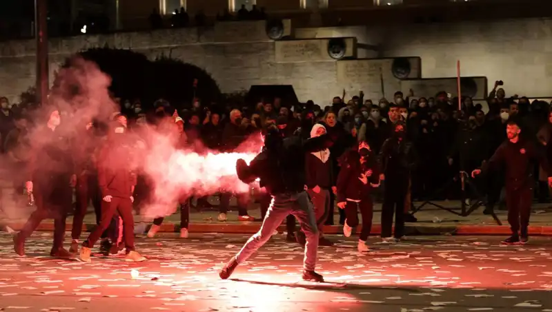 Yunanistan'da Hükümete Gensoru: Atina Sokaklarında Protesto Fırtınası Esti