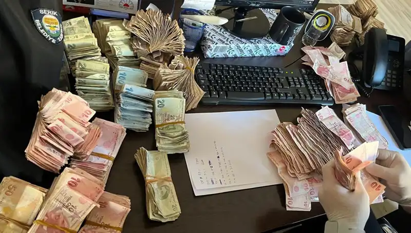 Dilencinin Kıyafetlerinden Çıkan İnanılmaz Miktarda Para Gözleri Şaşırtıyor!