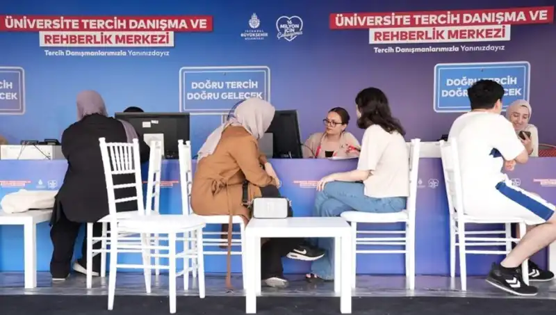 İstanbul'da Üniversite Tercih Danışma Merkezleri Kapılarını Açtı, Nerelerde Bulunuyor?
