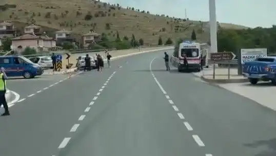 Elazığ'da Trafik Kazası: İki Otomobil Çarpıştı, Yaralılar Hastaneye Kaldırıldı!