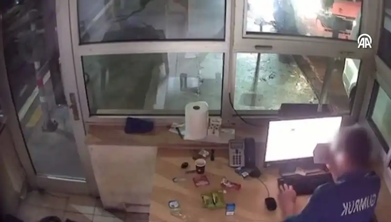 Kapıkule'de Rüşvet Skandalı: 23 Gümrük Görevlisi Tutuklandı