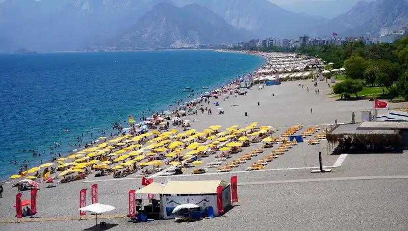Sıcak havaya Rağmen Plajlar Neden Dolup Taşıyor?