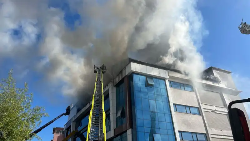 Esenyurt’ta Tekstil Atölyesinde Çıkan Yangın, Korku Dolu Anlar Yaşattı