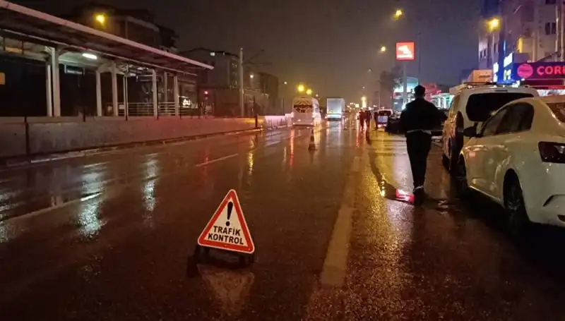 Bursa'da Kaza Sonrası Polis Ekiplerine Kamyonet Çarptı: Olayın Ayrıntıları Ne?
