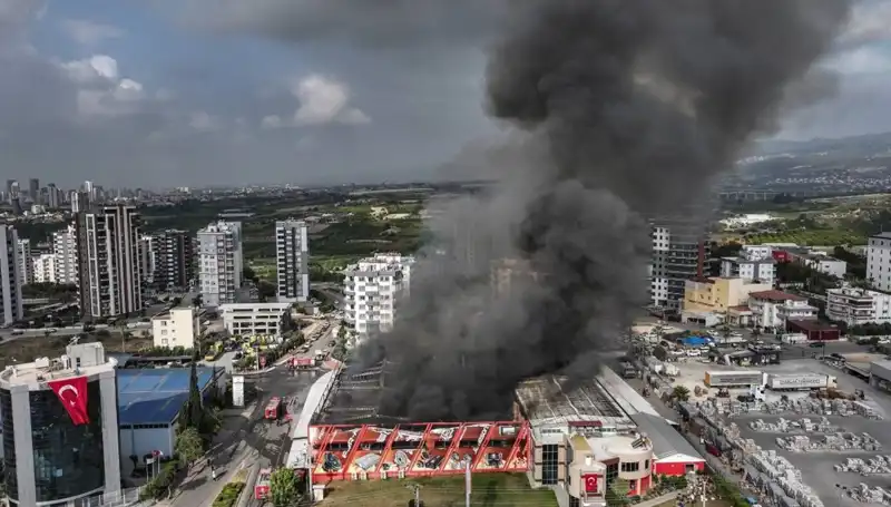 Mersin'de Dev Fabrika Yangını: TOMA'nın Acil Müdahale Anları