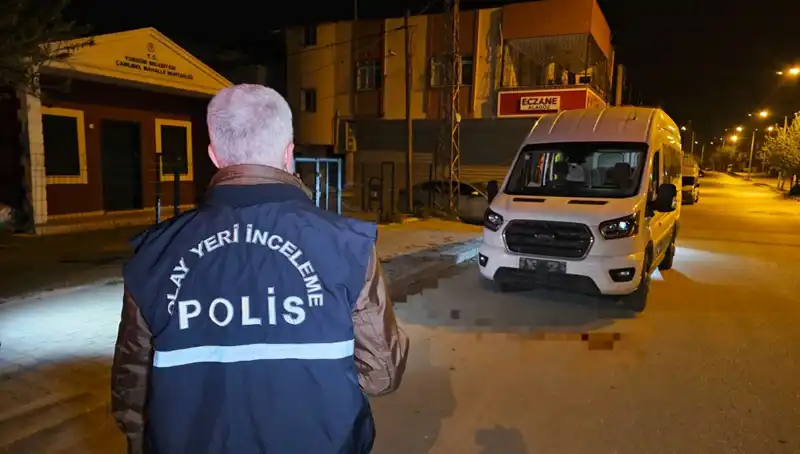 Kebapçıda Kan Donduran Olay: Arkadaşını Boynundan Bıçakladı