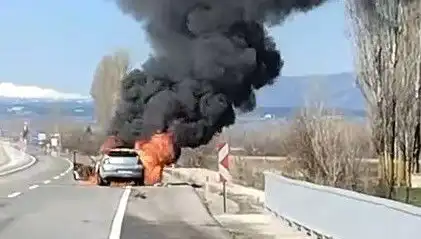 Kütahya'da Seyir Halindeki Otomobil Yangını: Korkutan Anlar!
