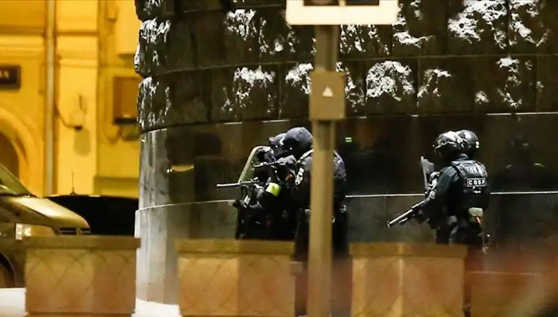 Rusya'da Korkunç Silahlı Saldırı: Çatıdan Rastgele Ateş Açtı!