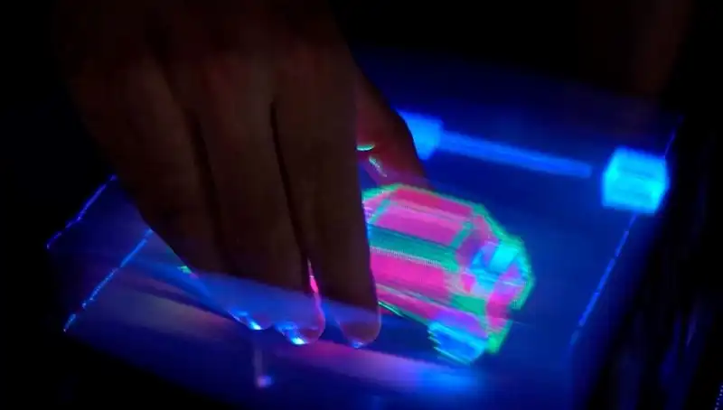 Dünyanın İlk Etkileşimli 3D Hologramı: Geleceğin Teknolojisi Bugün Burada!