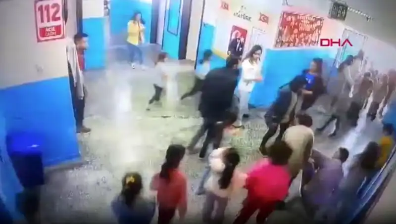 Bayılan Öğrenciyi Müdür Yardımcısı Hayata Döndürdü: Bir Kahramanlık Hikayesi