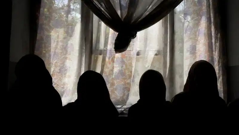 Kadın Yazarların İfade Hürriyeti: Taliban’dan Cinsiyetçi Kitap Yasağı