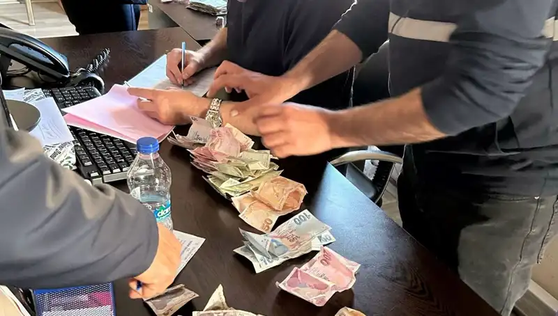 Antalya'da Dilenci Operasyonunda Şok Edici 19 Bin Liralık Ele Geçirme!