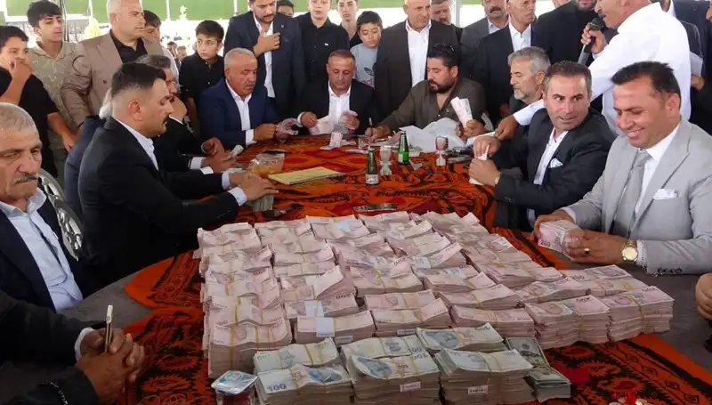 Aşiret Düğününde Gelenekler Tekrar Canlanıyor: 1,5 Kilo Altın ve 7,5 Milyon TL Takı