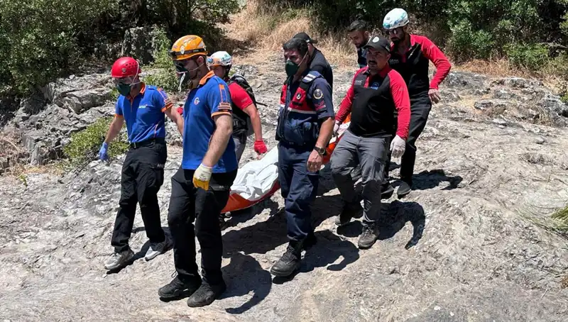 Kayalıkların Arasında Sır Ölüm: Doğanın Gizemli Yüzü
