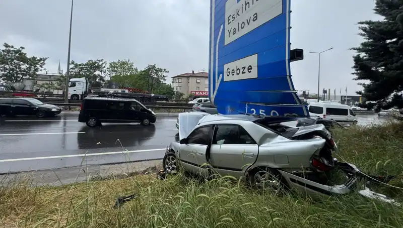 Trafik Levhası Kazası: Bir Kişi Yaralandı, Olay Yeri İnanılmaz Anlara Tanıklık Etti