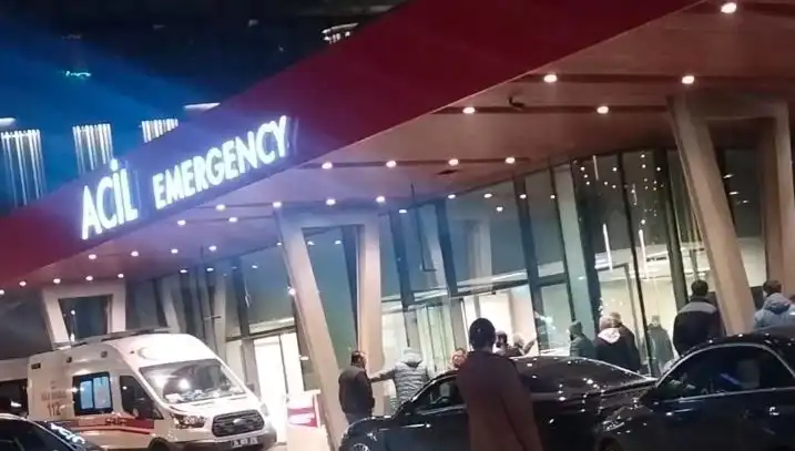 Caddede Silahlı Saldırı: Telefon Görüşmesi İçin Çıkan Genç Hayatını Kaybetti