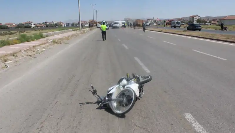 Dur İhtarına Uymayan Şoför, Polis Otosuna Çarparak Kaçmaya Çalıştı!