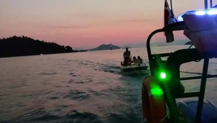 Fethiye Açıklarında Sürüklenen Teknedeki 4 Kişi Kurtarıldı: Kurtarma Operasyonu Detayları