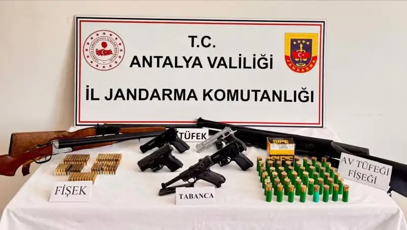 Antalya'da Ruhsatsız Silah Operasyonunda Çok Sayıda Gözaltı!