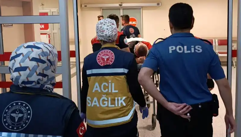 İki Yaralıyla Sonuçlanan Kaza: Polis Ekipleri Olay Yerinde İnceleme Başlattı