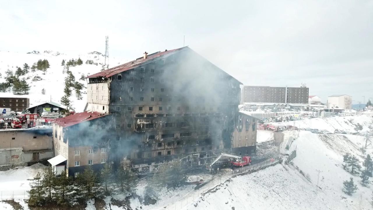 Yangınla ilgili otelin sahibi dahil 4 kişi gözaltına alındı