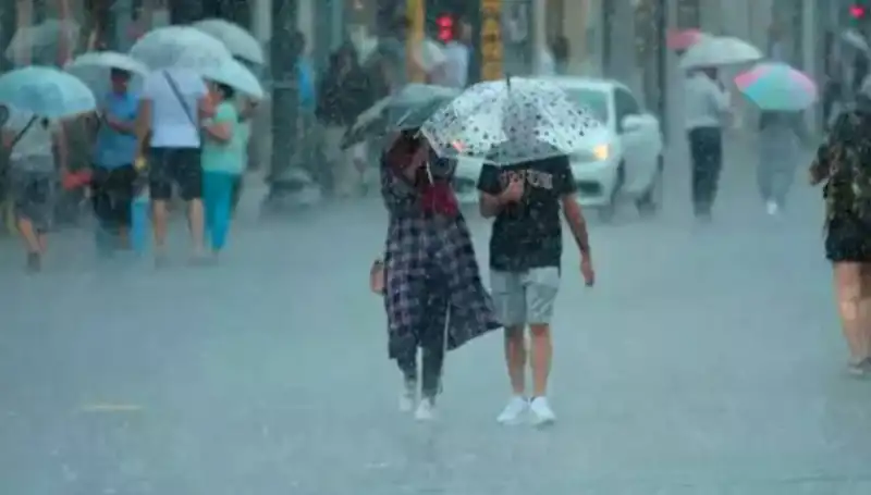 Meteoroloji'den Acil Uyarı: Yangın Bölgesinde Kuvvetli Rüzgar, İstanbul'da Sağanak Yağış!