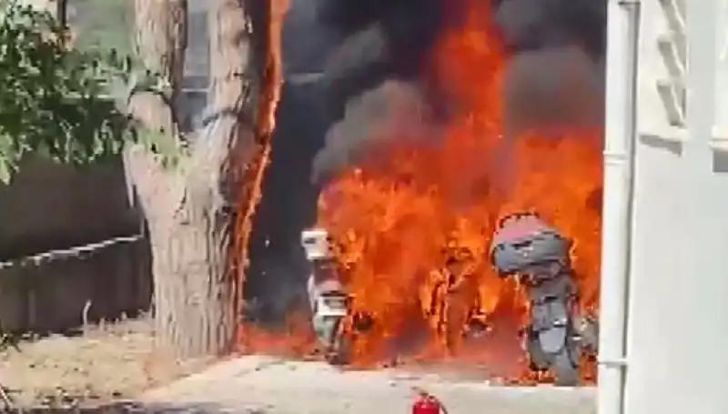 Park Halindeki Motosikletlerin Alev Alev Yanışı, Şehri Sarsıyor!