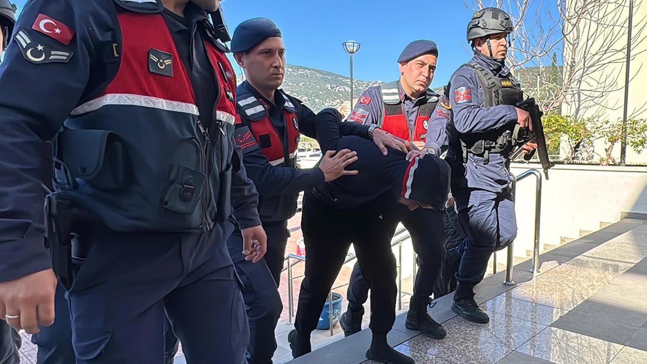 Kırmızı Bültenle Aranan Şüpheli Bodrum'da Yakalandı
