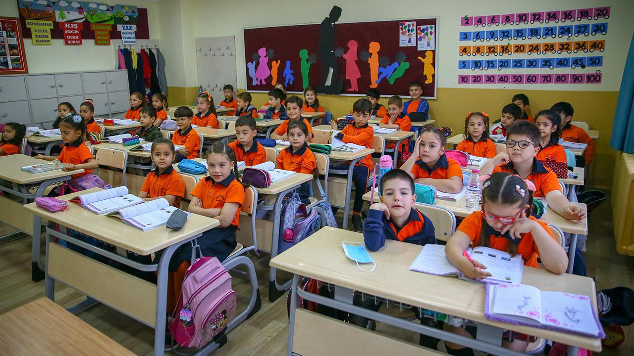 İstanbul'da Okullar Yarın Öğleden Sonra Tatil Edilecek