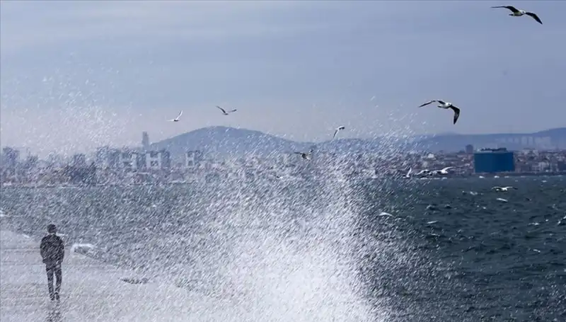 Marmara ve Ege'de Kuvvetli Rüzgar Alarmı: Hava Durumu Ne Olacak?