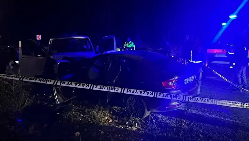 Minibüs Ters Şeritte Facia Yarattı: 1 Kişi Hayatını Kaybetti, 8 Yaralı