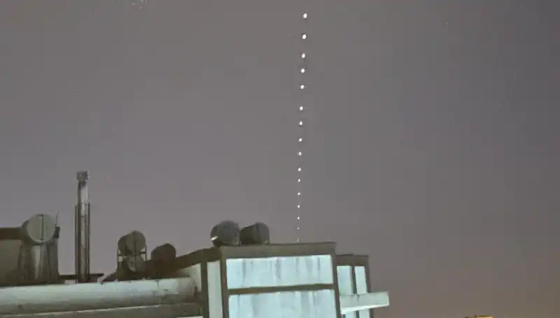 Adana'da Starlink Uyduları Gökyüzünü Aydınlattı: Şehirde Merak ve Heyecan Patladı!