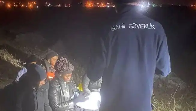 İzmir’de 7 Düzensiz Göçmenin Yakalanması, Göçmenlik Sorununu Tekrar Gündeme Getirdi