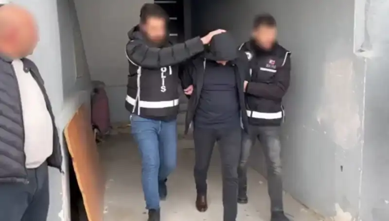 Dört İlde Dev Operasyon: Silah ve El Bombaları Çetelerin Elinden Alındı
