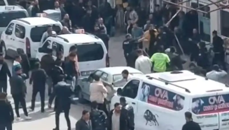 Erciş'te Taşlı Sopalı Kavga: 7 Gözaltı ile Sonuçlanan Olayın Detayları