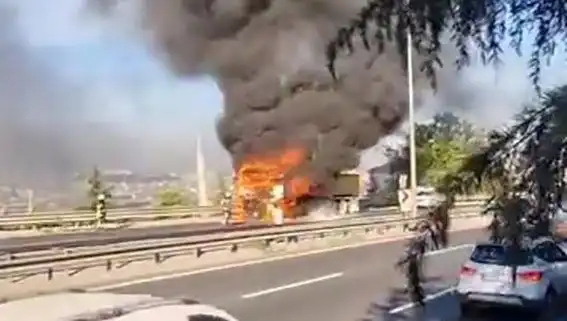 D-100 Karayolu'nda TIR Yangını: Trafik 5 Saat Boyunca Kilitlendi