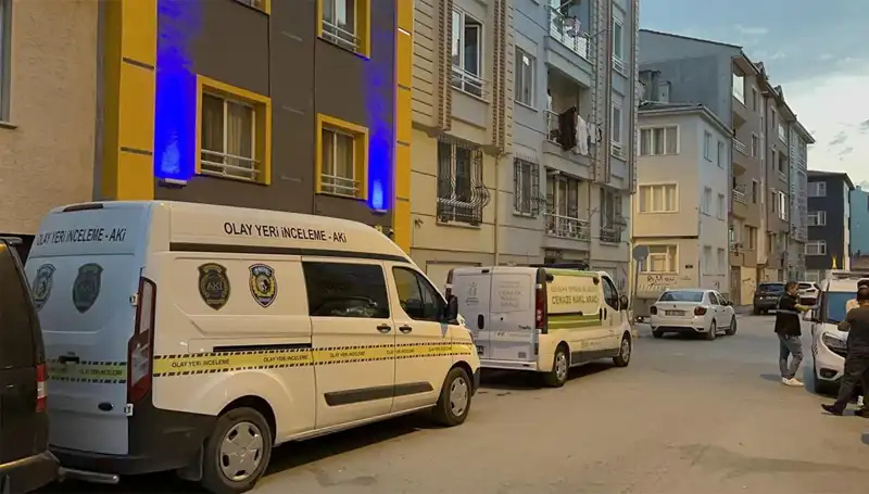 Apartman Merdiveninde Gizemli Ölüm: Polisin Soruşturması Derinleşiyor