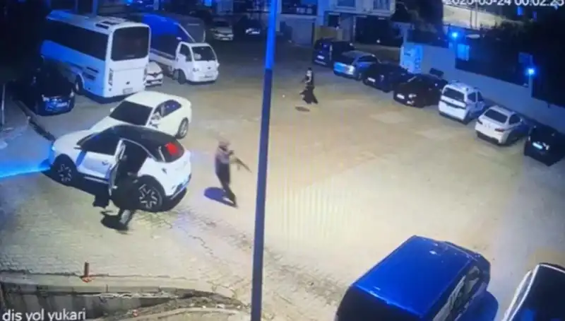 Kağıthane'de Maskeli Saldırganların Kalaşnikoflu Dehşeti Sokakları Sarstı