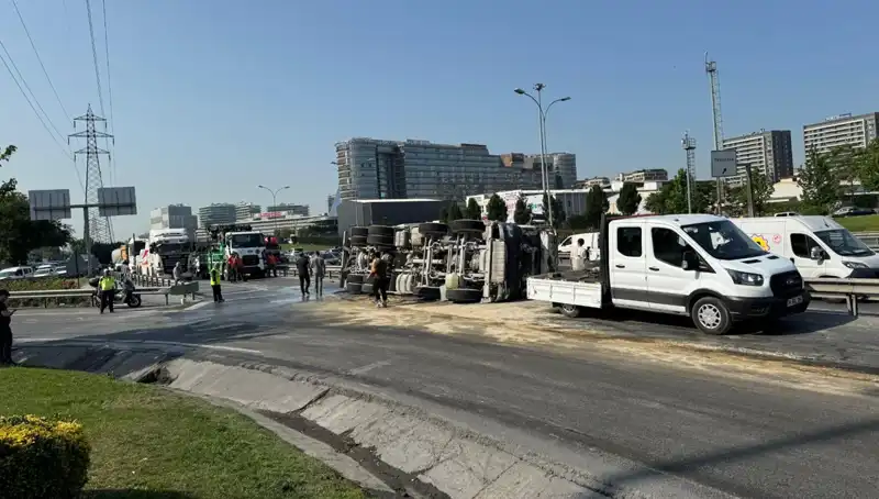 D-100 Yan Yolda Beton Mikseri Devrildi: Olayın Ayrıntıları ve Sonuçları