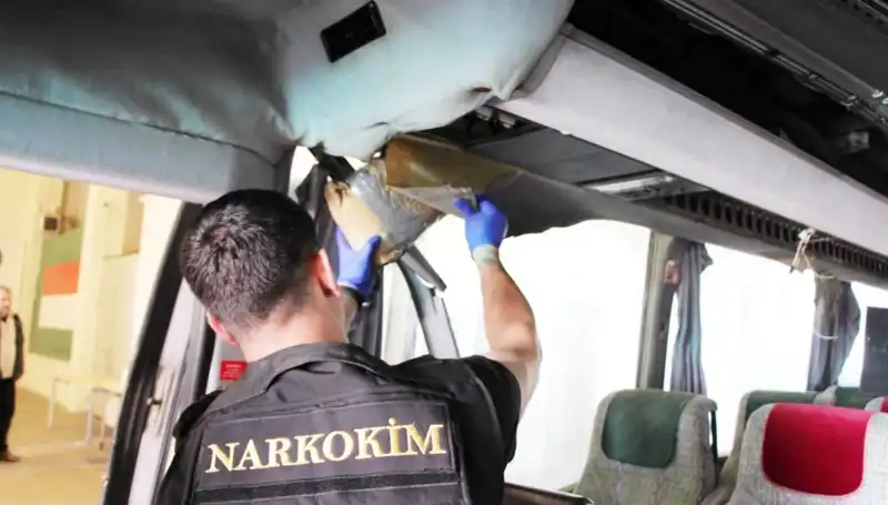 Sınırdaki Şok: Otobüsten 77 Kilo Uyuşturucu Ele Geçirildi!