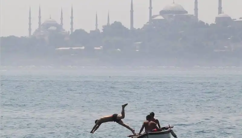 Yaz Aylarının Kabusu: Türkiye Aşırı Sıcaklarla Yüzleşiyor
