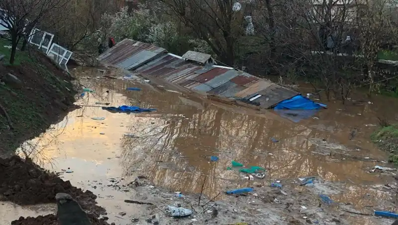 Bingöl’ü Vuran Sağanak Yağışın Etkileri: Ahırlar Sular Altında Kaldı