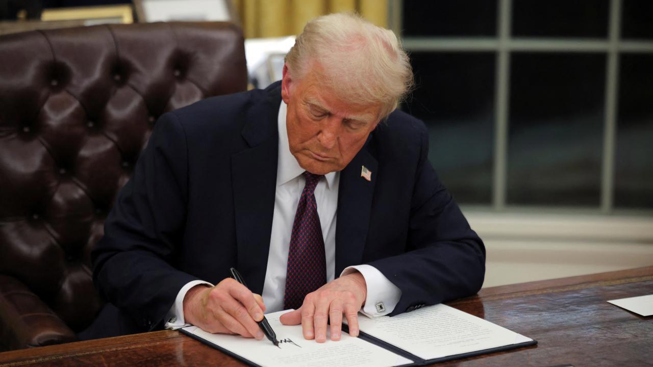 Trump Kararnameler İmzalıyor