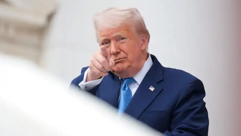 Adalet Bakanlığı'ndan Şok İddia: Trump'ın Epstein Belgelerinde Geçtiği Açıklandı