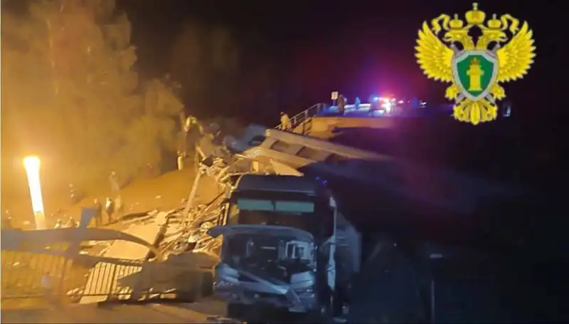 Rusya’da İki Köprünün Çöküşü ve Tren Kazası: Yedi Kişi Hayatını Kaybetti