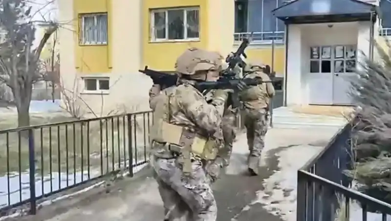 Bingöl'de DAEŞ Üyelerine Yönelik Operasyonda Üç Şüpheli Tutuklandı