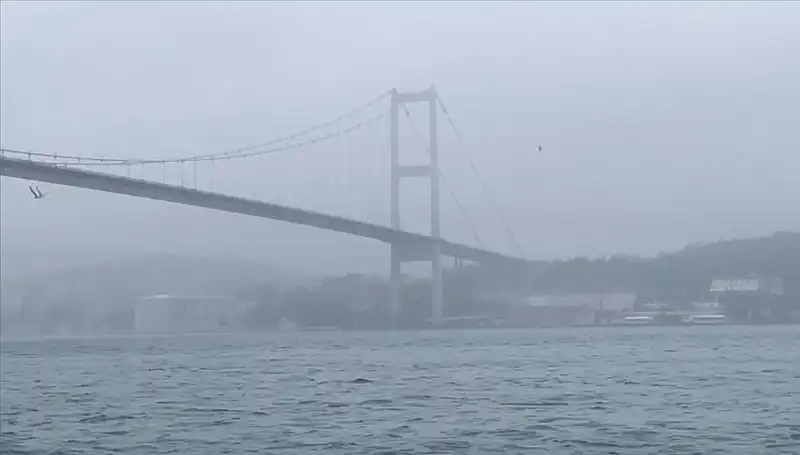 İstanbul Boğazı'nda Gemi Trafiği Sis Nedeniyle Durma Noktasına Geldi