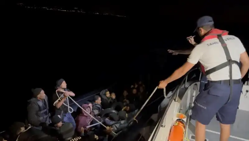Çeşme Açıklarında Kaçak Göçmen Krizi: 42 Hayat Kurtarıldı